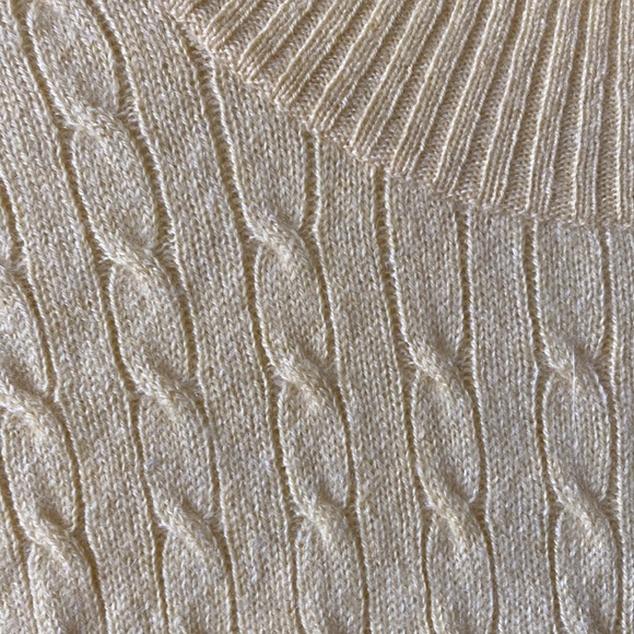 Cable knit scoopneck cashmere sweater - Picture 4 of 5